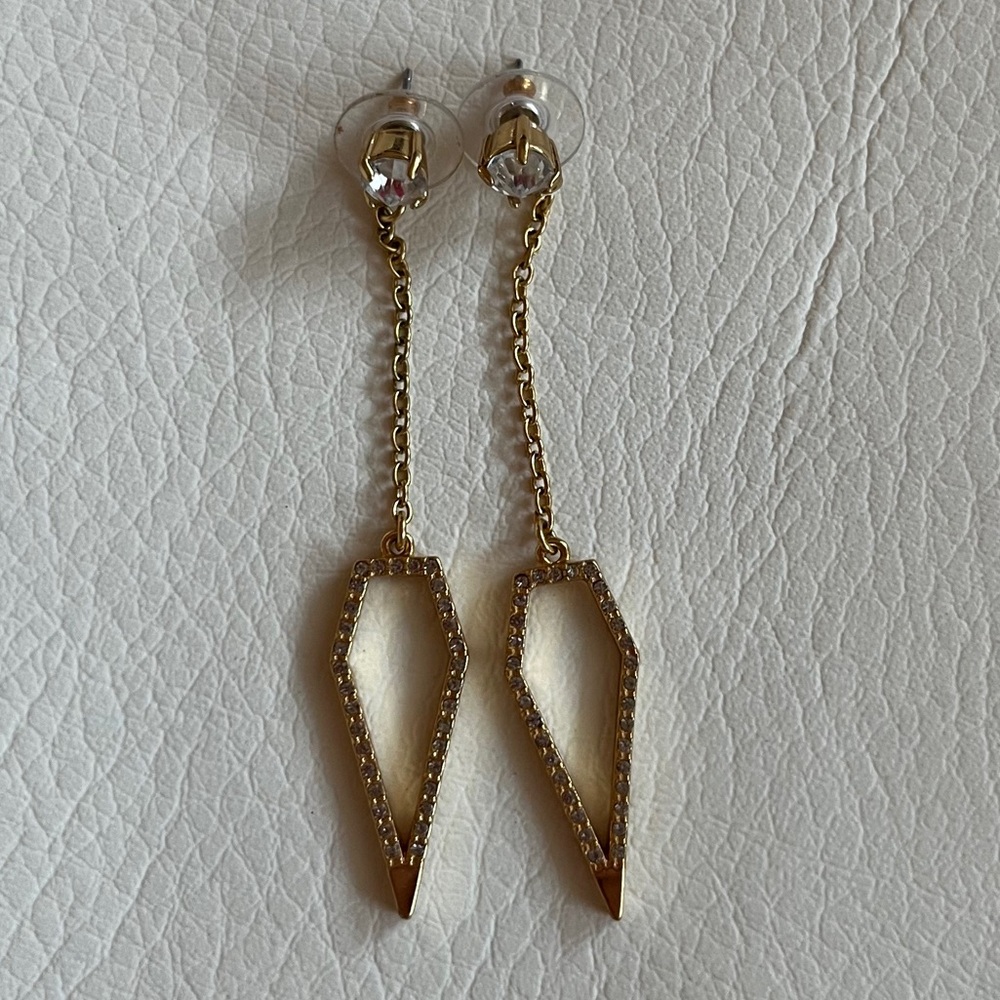 Dangly earrings💡